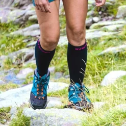 Trek compression EVO bleu/rouge - Chaussettes randonnée